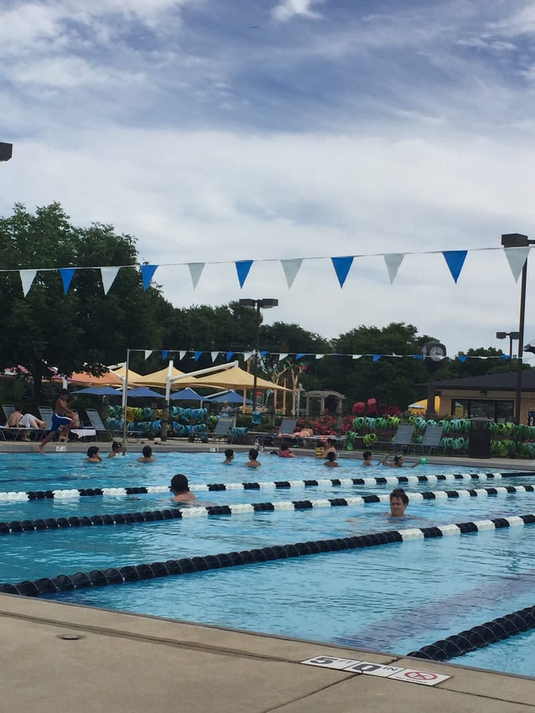 Flick Outdoor Pool 13 Reviews Swimming Pools 3600 Glenview Rd