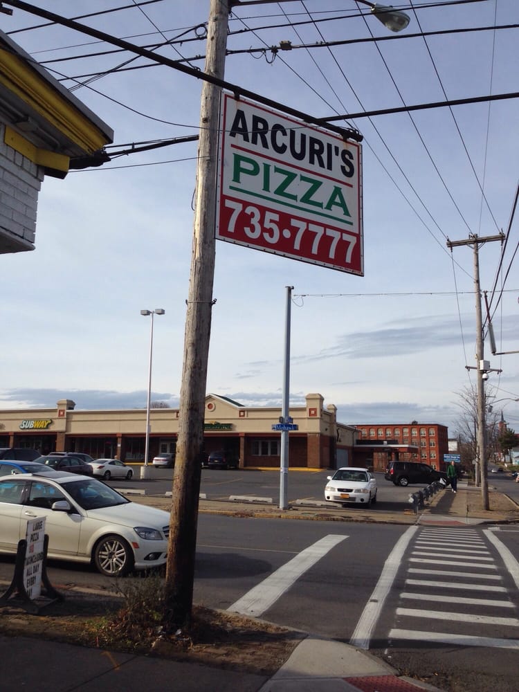 Arcuri's Pizza