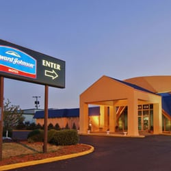 Howard Johnson Hotel By Wyndham Rockford Il 17 Reviews Hotels Photo Of Howard Johnson Hotel By Wyndham Rockford Il United States