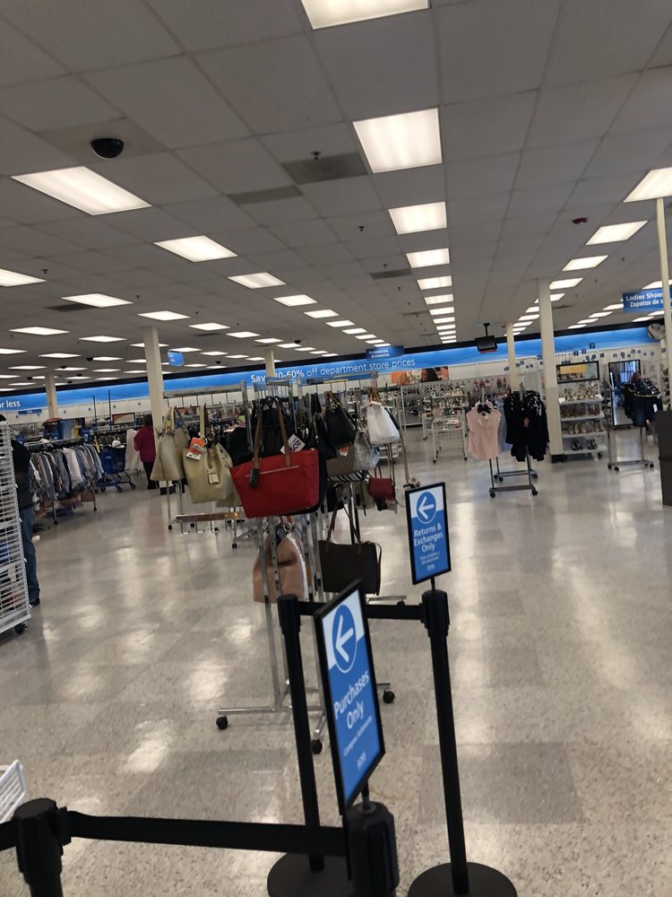 one cashier long lines messy store zero customer service the only ross loss prevention