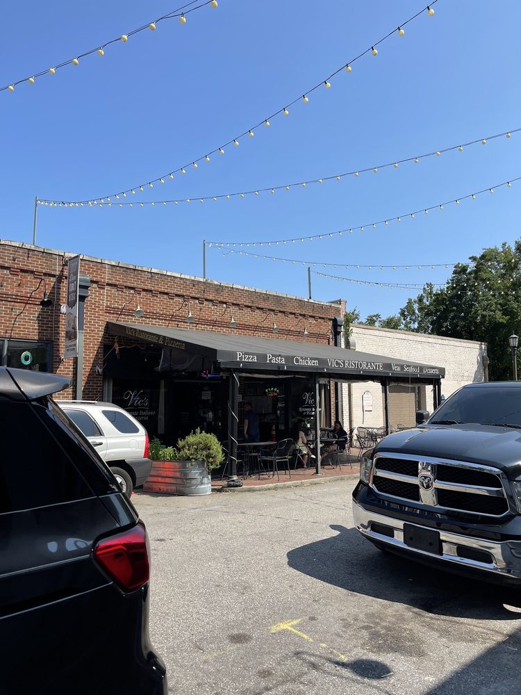 Vic's Italian Restaurant & Pizzeria