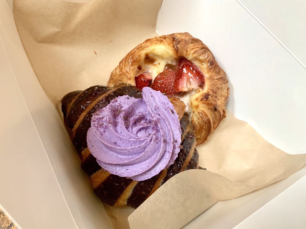 Le Paris Artisan & Gourmet Cafe