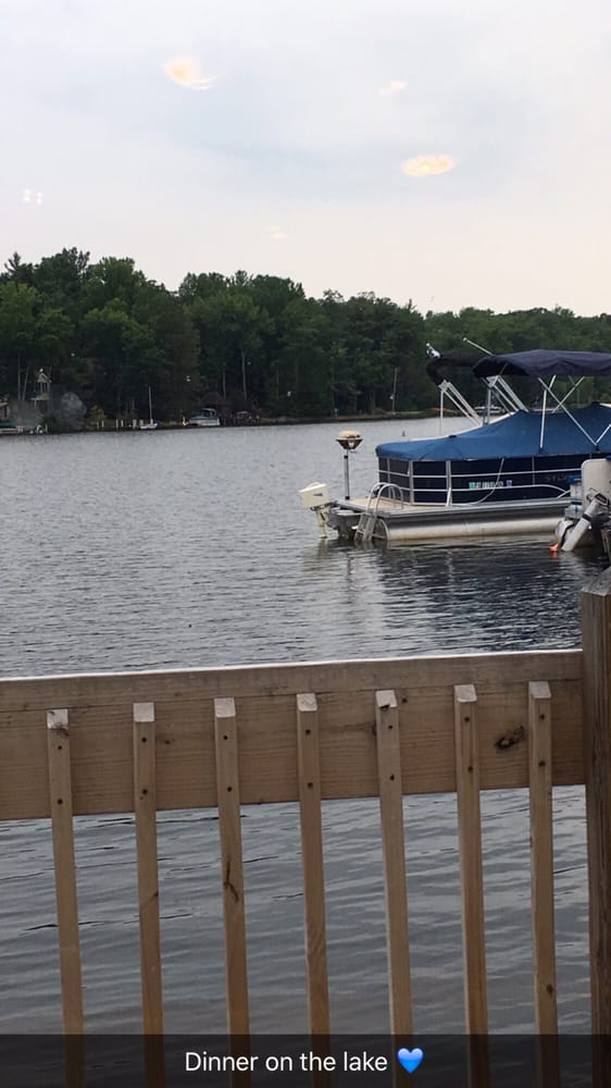 Lakeside Restaurant & Lounge