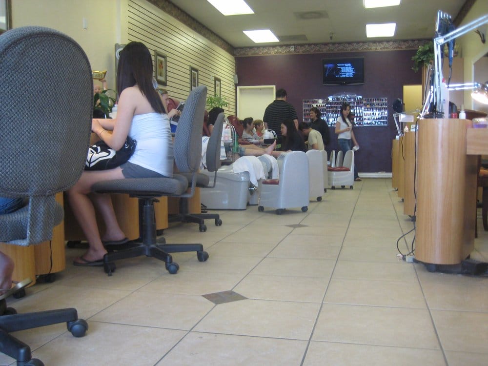 Nina’s Hair & Nail Hair Salons 2805 12th Ave, Curtis Park