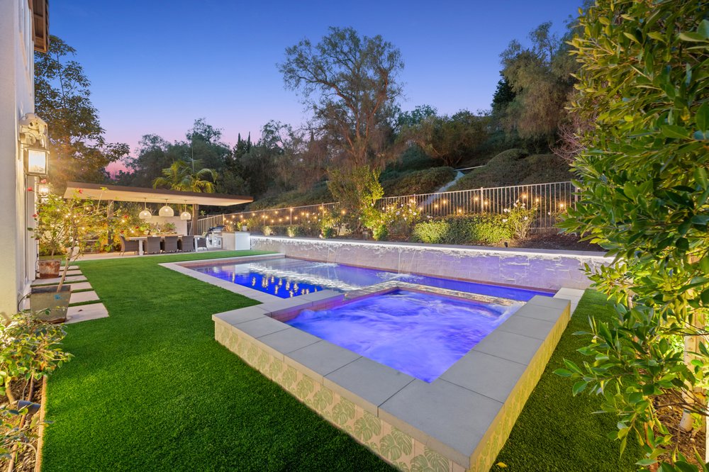 Coastline Pools And Construction