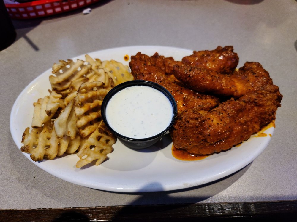 Pluckers Wing Bar - Pasadena