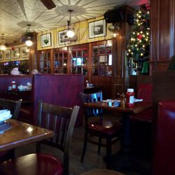 Indian Wells Tavern 35 Photos 92 Reviews Burgers 177 Main St Photo Of Indian Wells Tavern Amagansett Ny United States