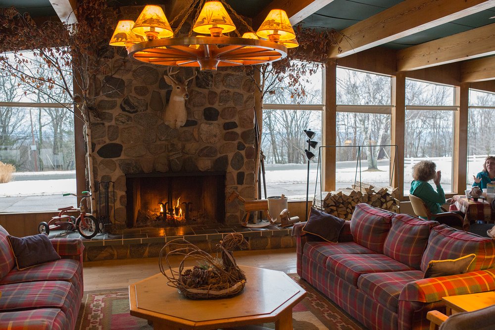 Birchwood Inn Hotels 7291 S Lake Shore Dr, Harbor Springs, MI