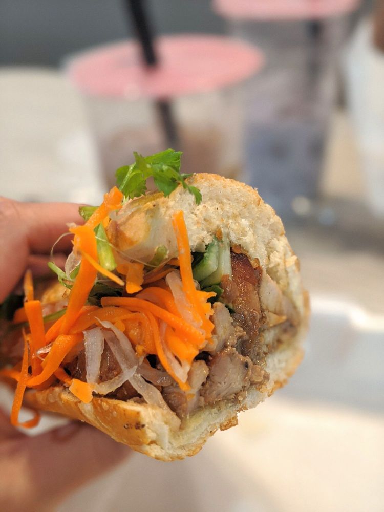 Ding Tea & Ha Long Café