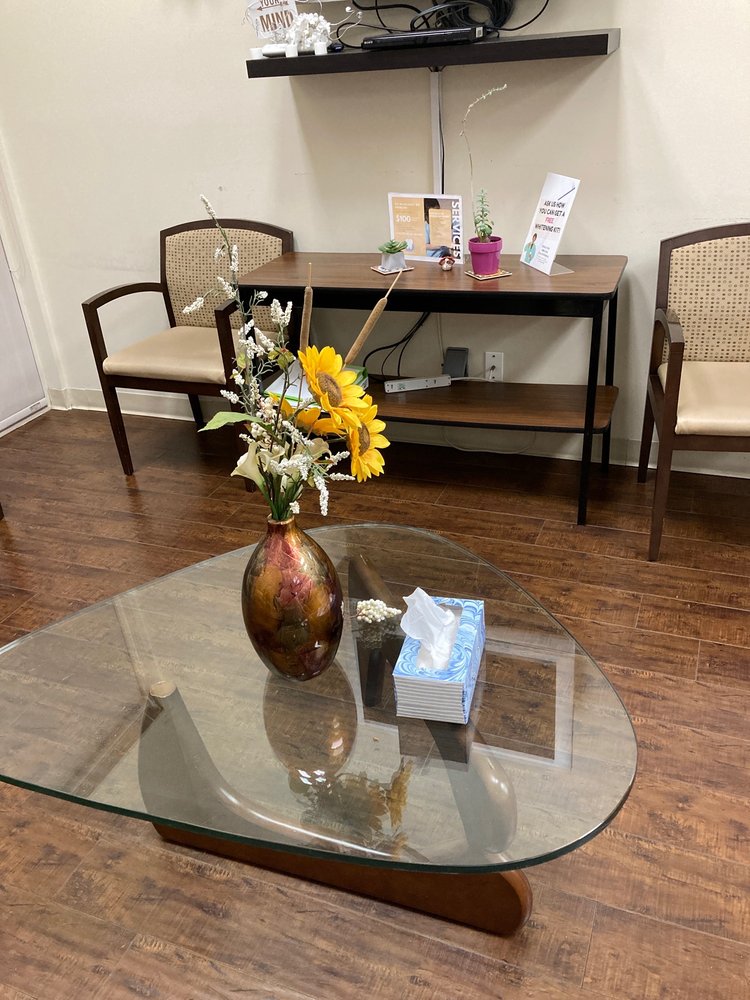 image of business Healthy Smiles La Crescenta