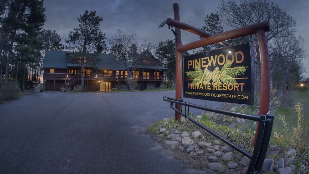 Pinewood Lodge Estate 10 Photos Vacation Rentals Au Train