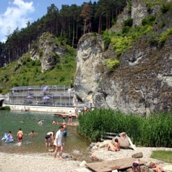 felsenbad-pottenstein-swimming-pools-pegnitzer-str-35-pottenstein