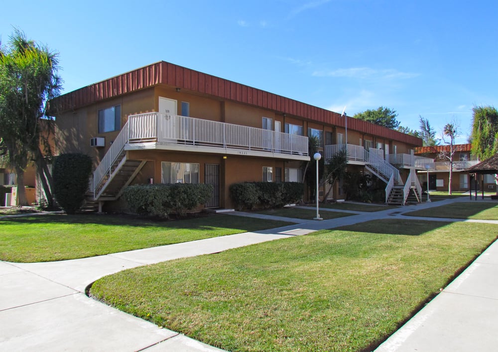 Reseda Village Green Apartments 6610 Vanalden Ave Reseda, CA Yelp