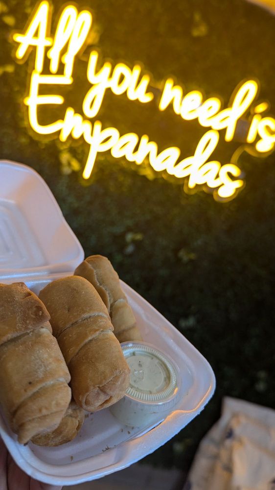 Dulce Tropical Bakery & Cafe