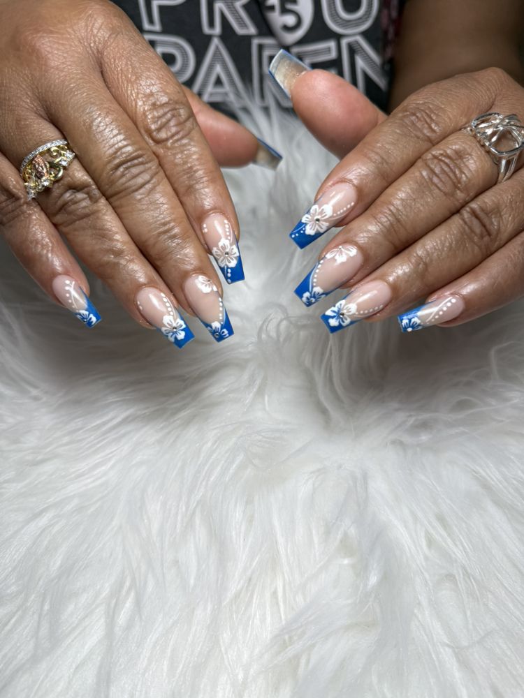 Lily Nails Image