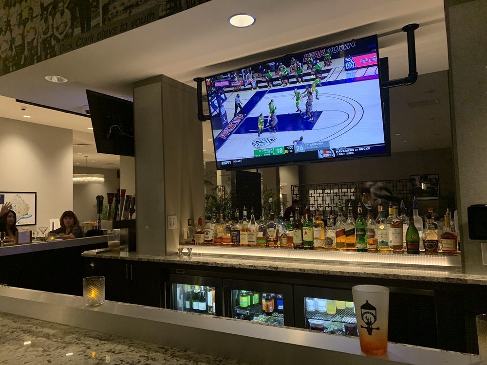 Streetlight Kitchen and Bar
