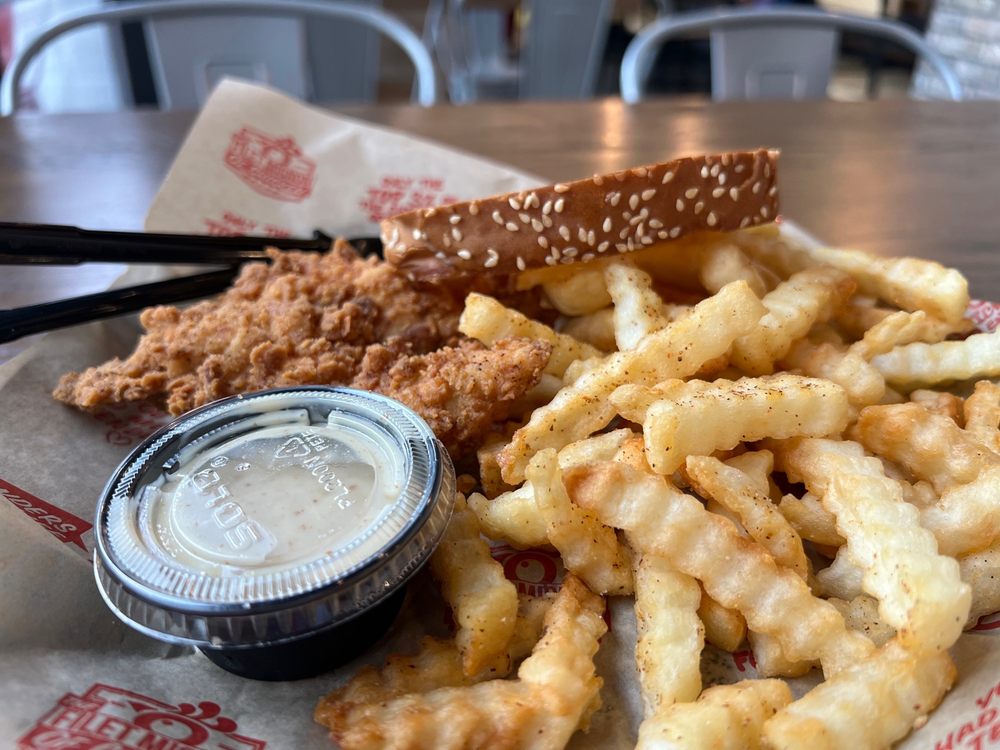 Huey Magoo's Chicken Tenders - Downtown Orlando