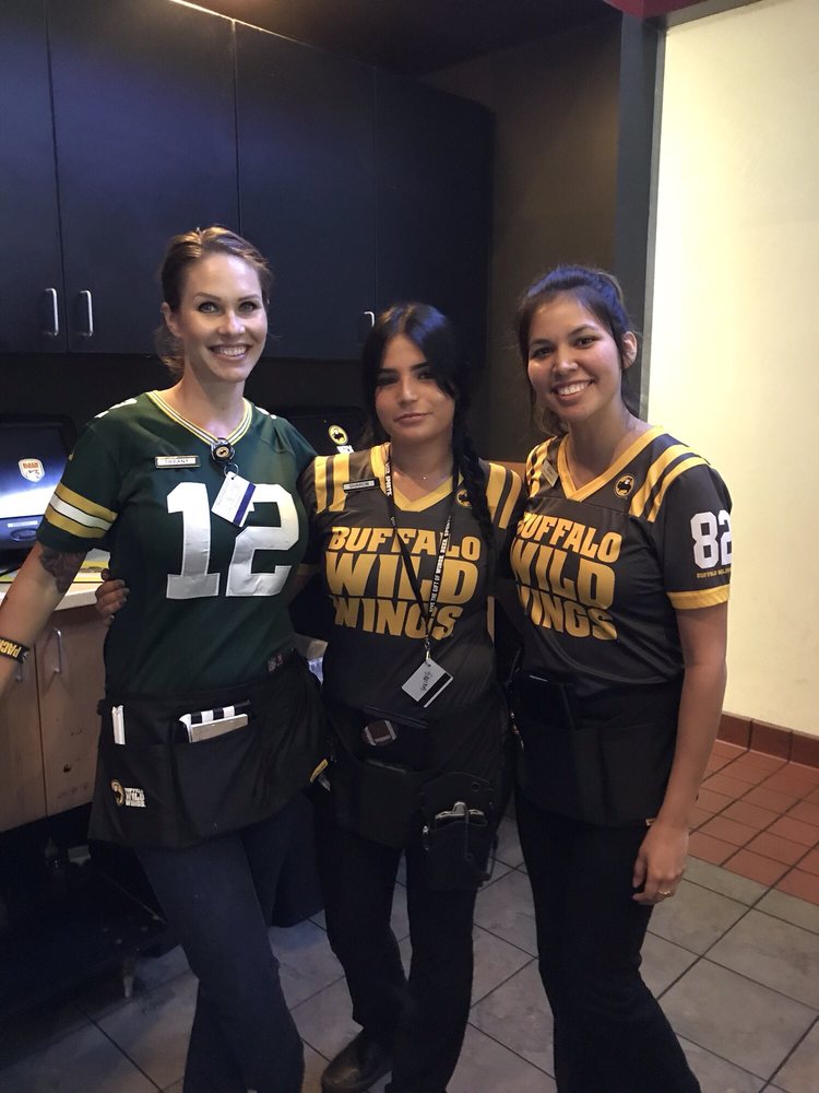 buffalo wild wings order food online 156 photos 483 buffalo wild wings servers
