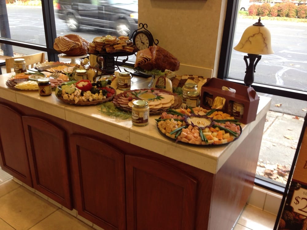 Honey baked ham company The Honey Baked Ham specializes in perfect ready-to-serve ham with a wide range of side dishes including baby swiss cheese, honey-baked mustard, sliced and glazed oven-roasted turkey breast, cheesy scalloped potatoes, cranberry salad, turkey gravy, gourmet mustard and cranberry walnut chutney. Hams are available in various shapes and sizes.
