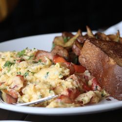 Coast Guard House 401 Photos 443 Reviews Seafood 40 Ocean Rd Photo Of Coast Guard House Narragansett Ri United States Lobster Scramble