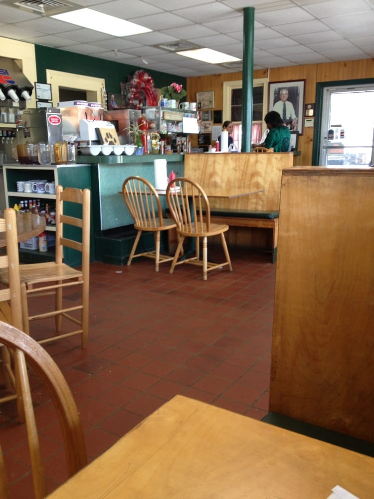 Buster’s Restaurant Diners 1310 E Nashville Ave, Atmore, AL