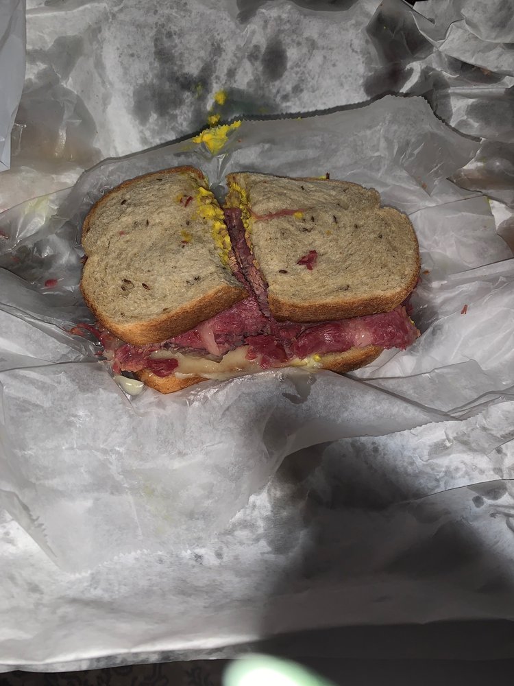 Chillie's Beverage & Deli