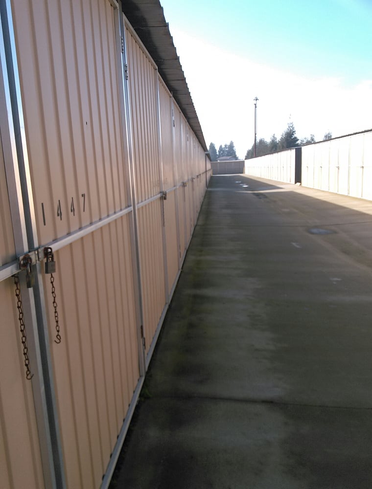 Derrel’s Mini Storage Self Storage 990 N Mooney Blvd, Tulare, CA