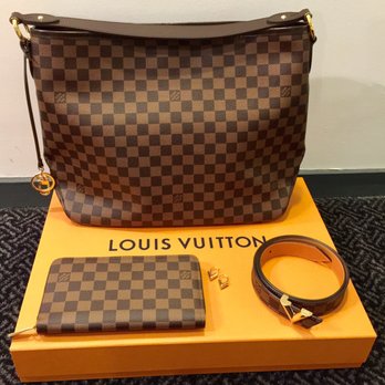 Louis Vuitton 451 Photos 238 Reviews Luggage 101 Ave Des Photo Of Louis Vuitton Paris France