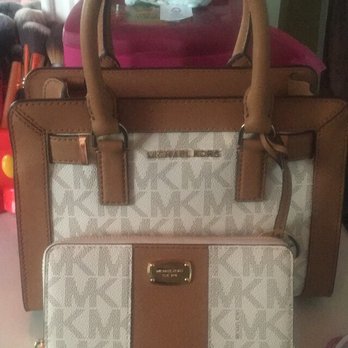 Michael Kors 25 Photos 58 Reviews Leather Goods One Mills Photo Of Michael Kors Ontario Ca United States The Purse Was 141
