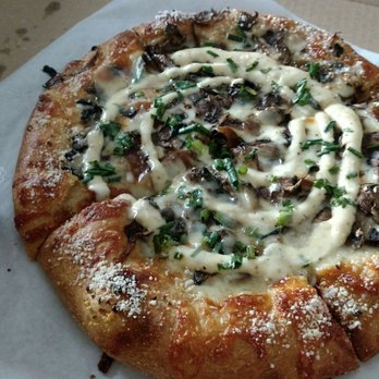 mellow mushroom 48 photos 74 reviews pizza 464 e mellow mushroom 48 photos 74 reviews pizza 464 e