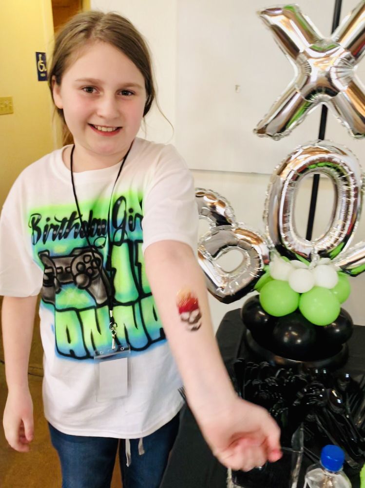 Hoopla Face Painting & Balloons
