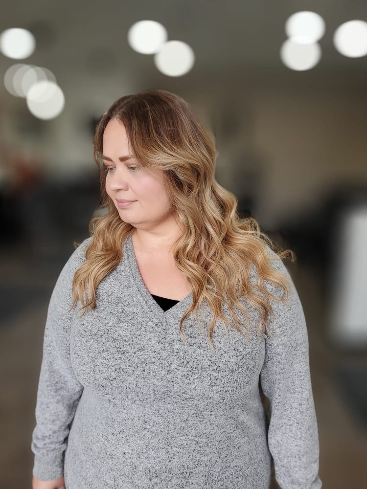 Mandi & Co. Salon