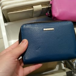 Danier Leather Goods 4700 Kingsway Metrotown Burnaby Photo Of Danier Leather Burnaby Bc Canada