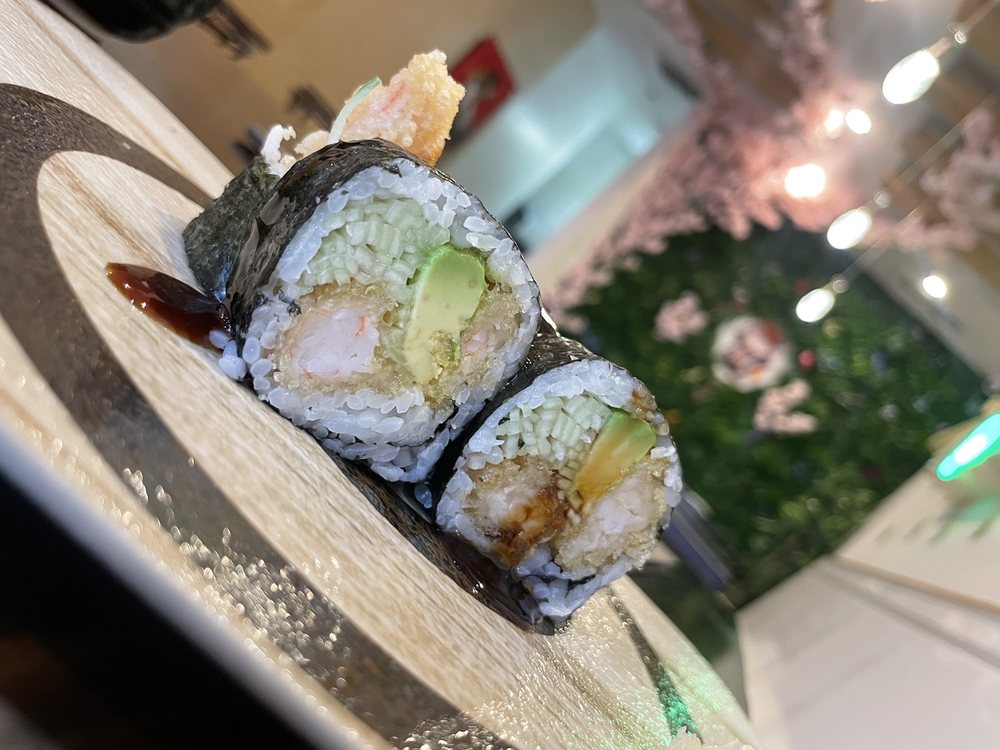 Avocado sushi