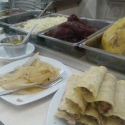 Photo of Tacos Sierra - Oaxaca, Mexico. Tacos y orden de cebollitas, no puede faltar la salsa para acompañar.