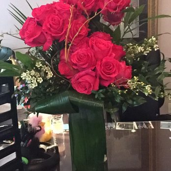 River Oaks Flower House 94 Photos 17 Reviews Florists 5 Photo Of River Oaks Flower House Houston Tx United States Valentines Arrangement