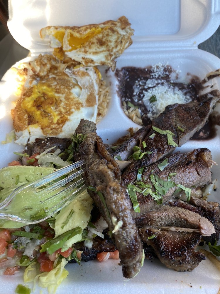 Lobos Tacos y Papusas