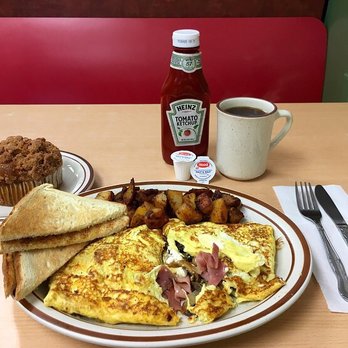 Ed S Breakfast Lunch 50 Reviews Brunch 394 Photo Of Ed S Breakfast Lunch Newton Ma United States Omelette Comes