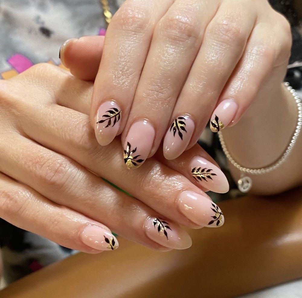 Lee Nails