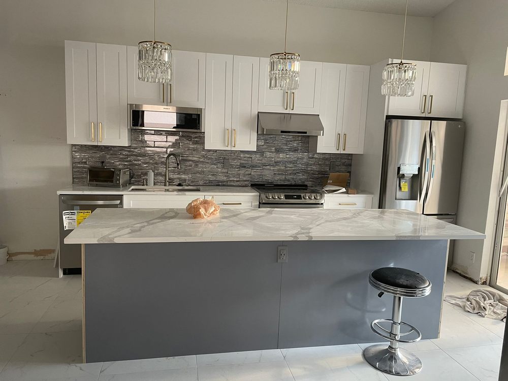 V'anpris Kitchen & Bath