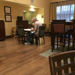 Hampton Inn Suites 33 Photos 11 Reviews Hotels 3601 N Photo Of Hampton Inn Suites Altus Ok United States Breakfast Area