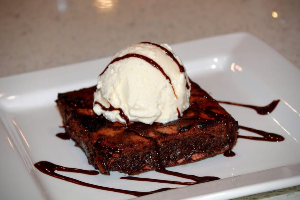 The 5th Quarter Sports Bar and Restaurant 3360 S Fairway St