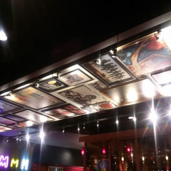 Red Robin Gourmet Burgers 65 Photos 59 Reviews 2465 Photo Of Red Robin Gourmet Burgers Merrillville In United States The Decor