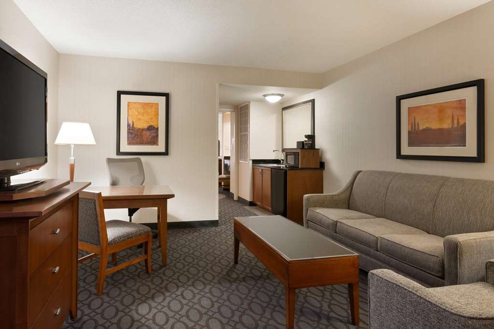 Embassy Suites by Hilton Dulles North Loudoun
