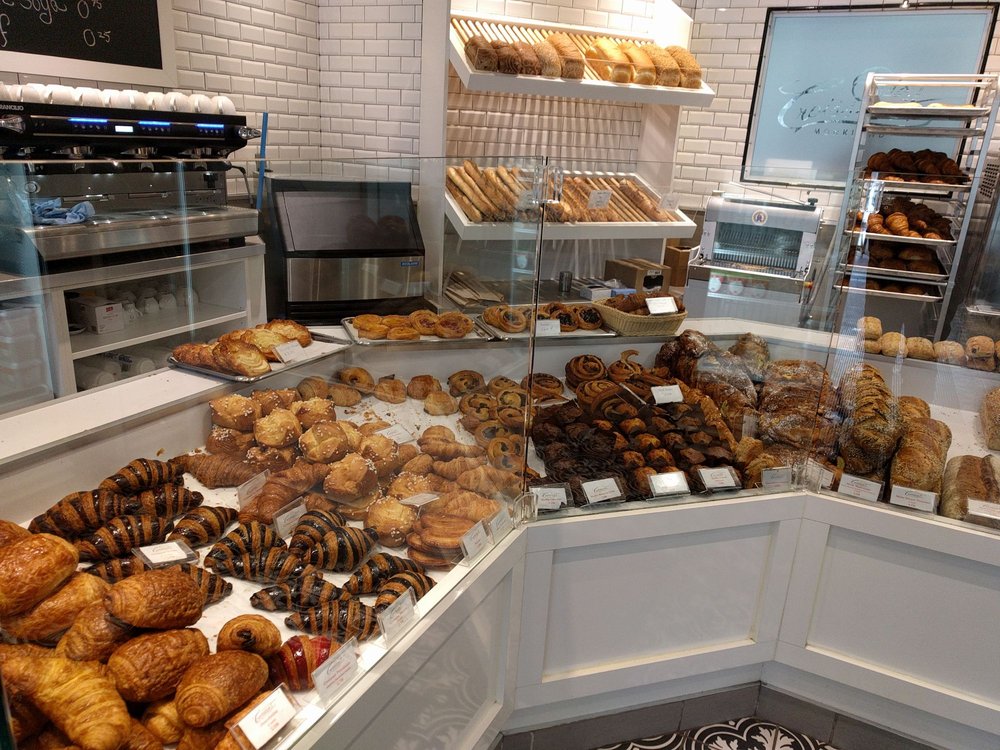 Croissant Monkland Bakeries 6050 Rue Sherbrooke O, NotreDamede