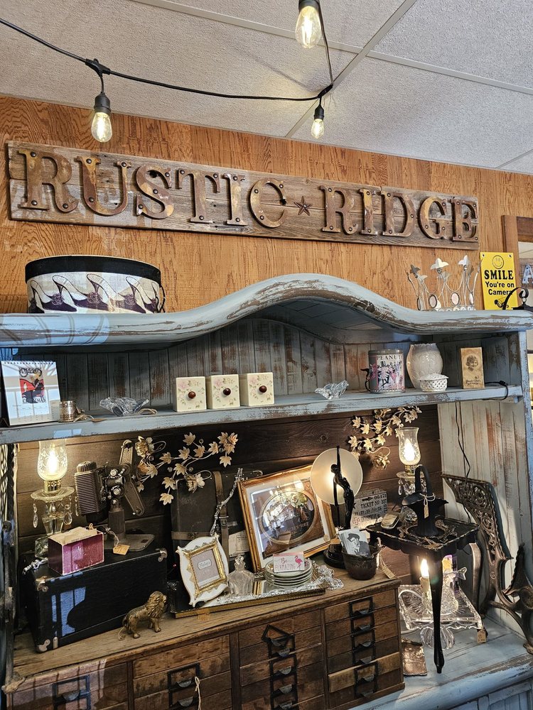 Rustic Ridge Antique Mall, Newport Roadtrippers
