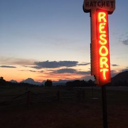 The Hatchet Resort 25 Photos 23 Reviews Hotels 19980 E Hwy Photo Of The Hatchet Resort Moran Wy United States In Middle