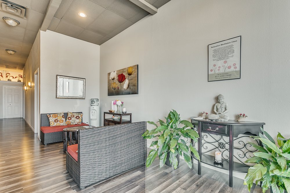 Bliss Massage 14 Photos & 56 Reviews Day Spas 2150 E Pioneer Pkwy