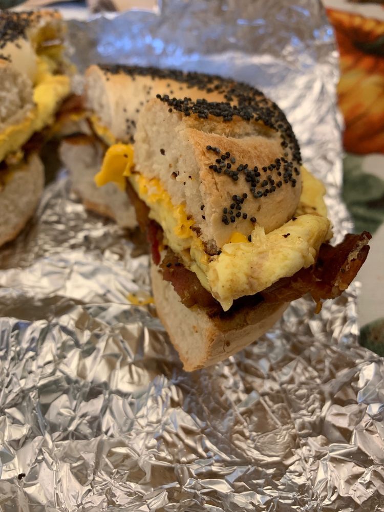 Izē's Deli & Bagelry