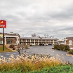 The Best 10 Hotels Near H Toad S Bar Grill In Lake Ozark Mo Yelp Econo Lodge Inn Suites Lake Of The Ozarks Hotels